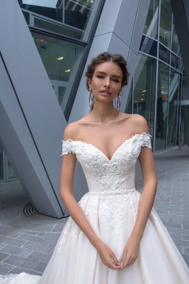 Low Shoulder and A-Line Wedding Dress M-2240