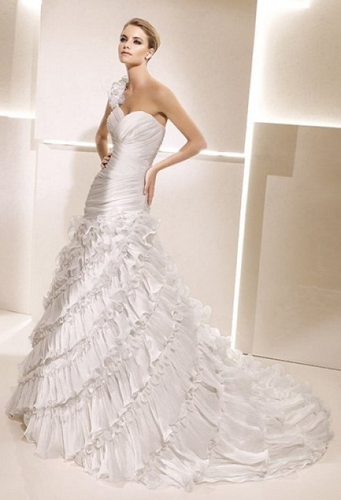 A-Line and One Shoulder Wedding Dress M-197