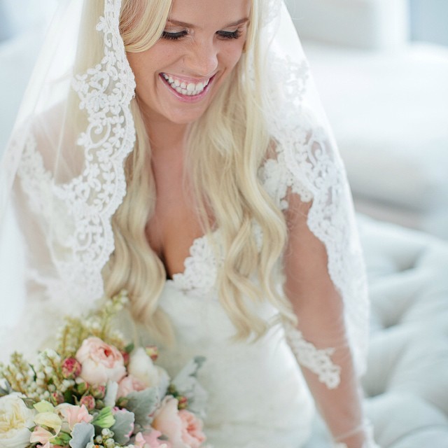 Sweetheart and Veil Wedding Dress M-1292