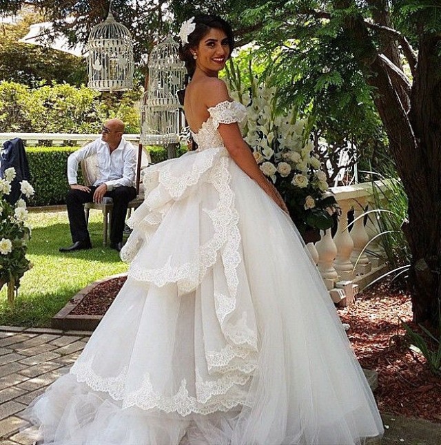 Ball Gown and Low Shoulder Wedding Dress M-1500