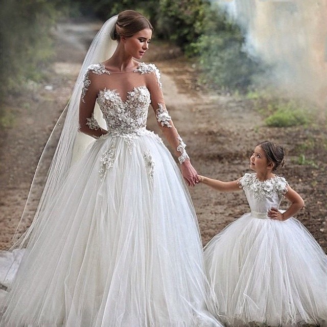 Ball Gown, Strapless Sweetheart, Veil and Tulle Wedding Dress M-1547