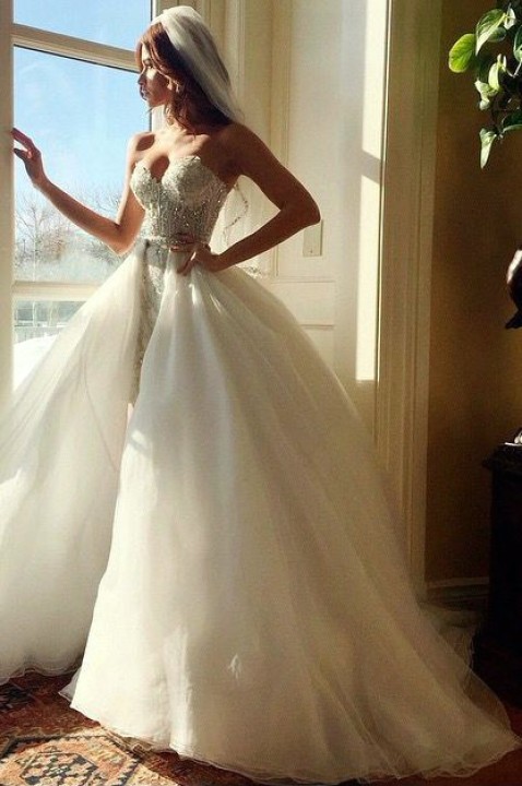 Ball Gown, Strapless Sweetheart, Fluffy and Veil Wedding Dress M-1625