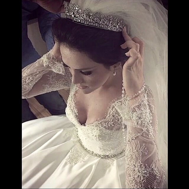 Lace and Sleeves Wedding Dress M-1847