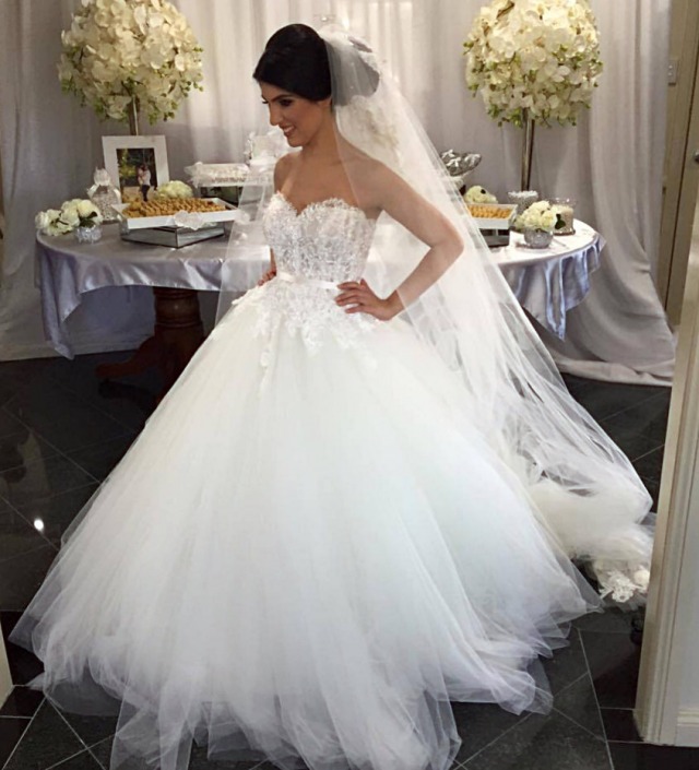 Ball Gown, Fluffy, Strapless Sweetheart, Veil and Tulle Wedding Dress M-1850