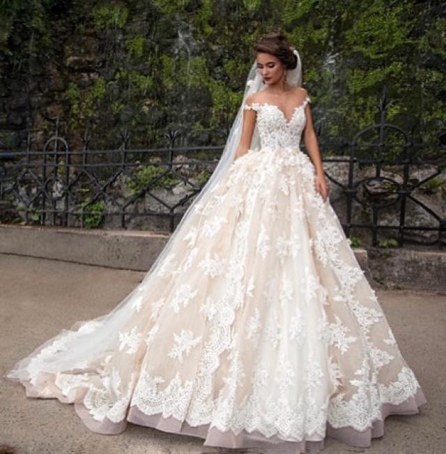 Ball Gown and Low Shoulder Wedding Dress M-2068