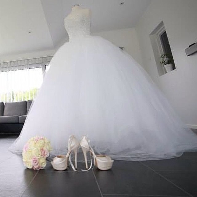 Ball Gown, Strapless Straight and Fluffy Wedding Dress M-1024