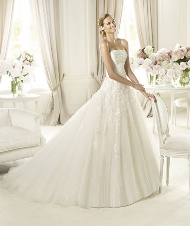 A-Line and Strapless Straight Wedding Dress M-549
