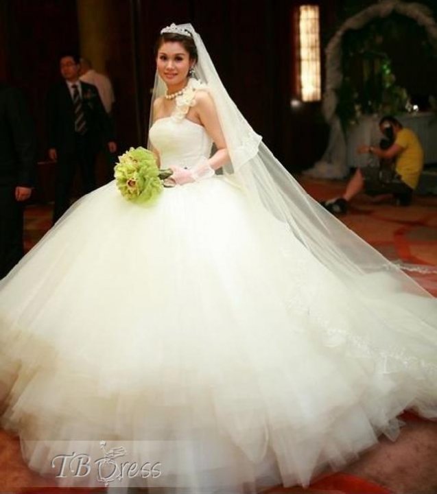 Ball Gown, One Shoulder and Fluffy Wedding Dress M-721