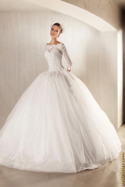 Ball Gown, Off The Shoulder and Fluffy Wedding Dress M-719