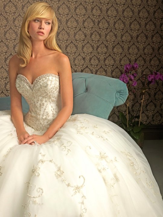 Duchesse-Linie und Herz-Ausschnitt Brautkleid M-855