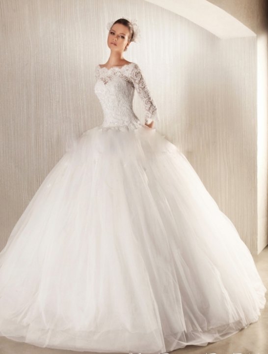 Ball Gown and Off The Shoulder Wedding Dress M-868