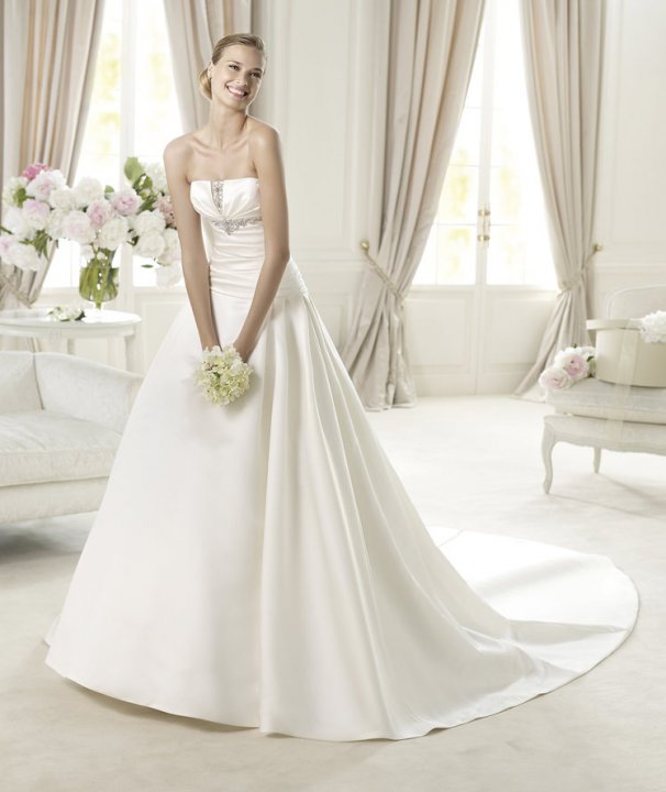 A-Line and Strapless Straight Wedding Dress M-947