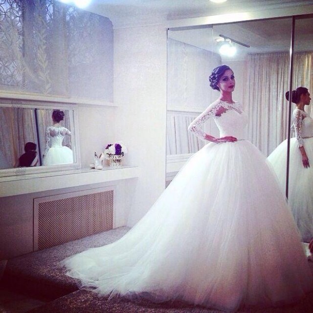 Ball Gown, Sleeves and Fluffy Wedding Dress M-1132