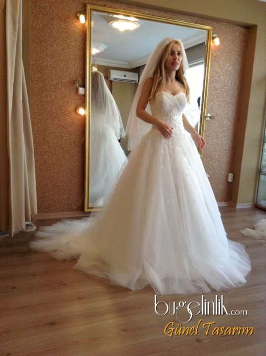 Ball Gown, Strapless Straight, Fluffy and Tulle Wedding Dress M-1177